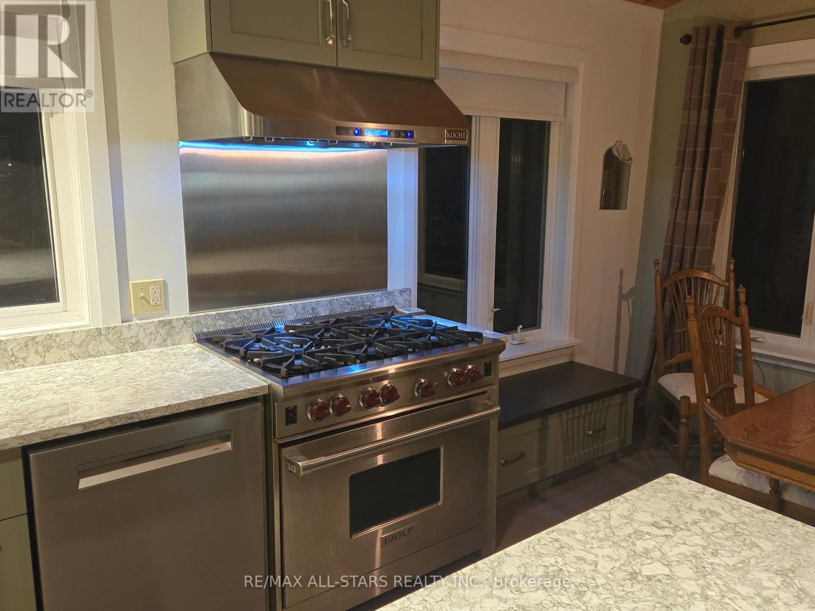 












1435 FALKENBURG ROAD

,
Muskoka Lakes (Monck (Muskoka Lakes)),




Ontario
P1L1X4

