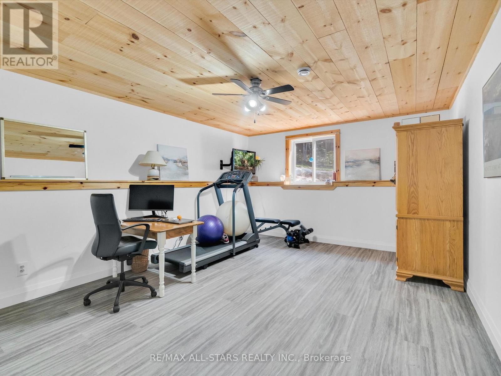 












1435 FALKENBURG ROAD

,
Muskoka Lakes (Monck (Muskoka Lakes)),




Ontario
P1L1X4

