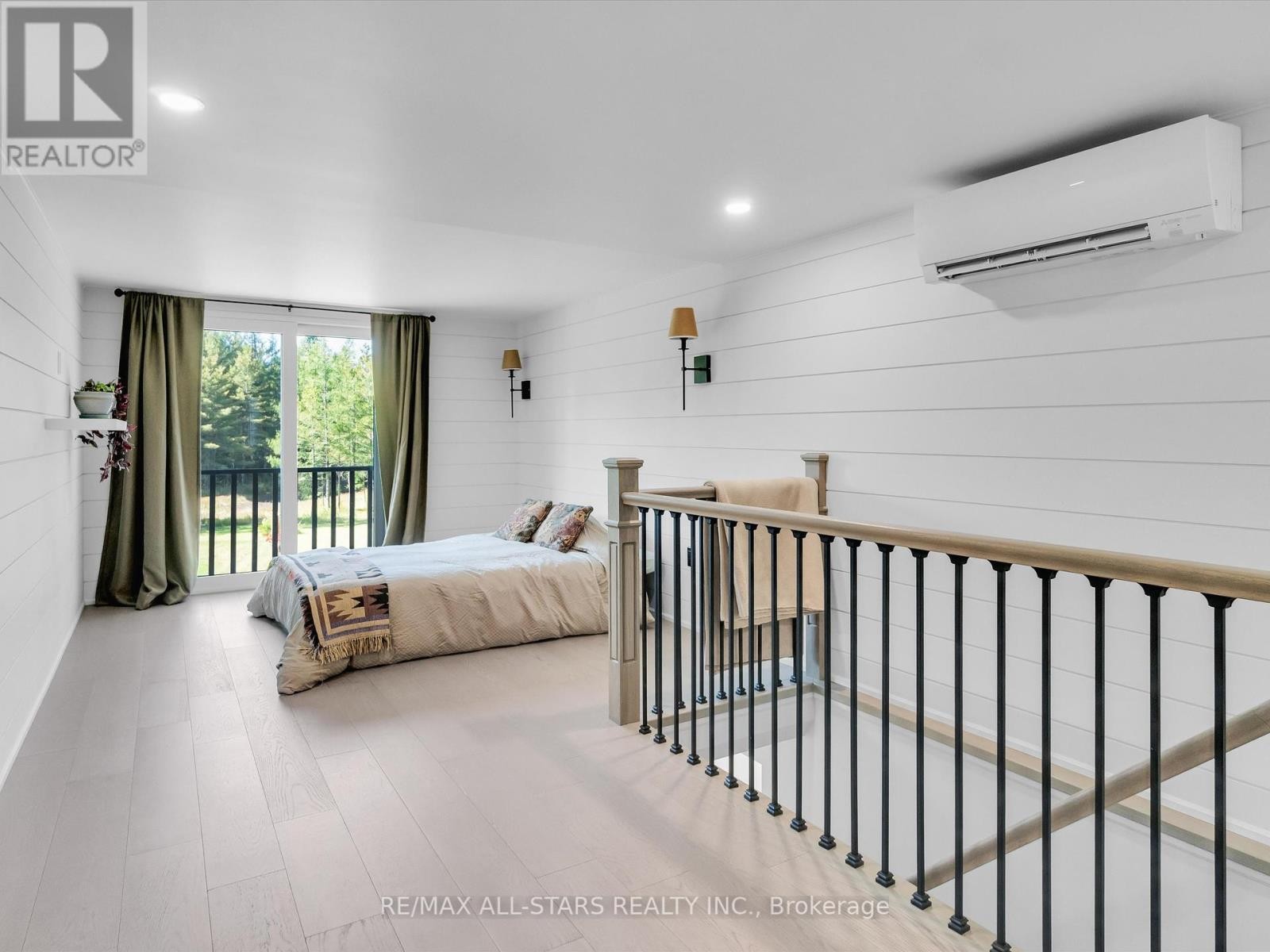 












1435 FALKENBURG ROAD

,
Muskoka Lakes (Monck (Muskoka Lakes)),




Ontario
P1L1X4

