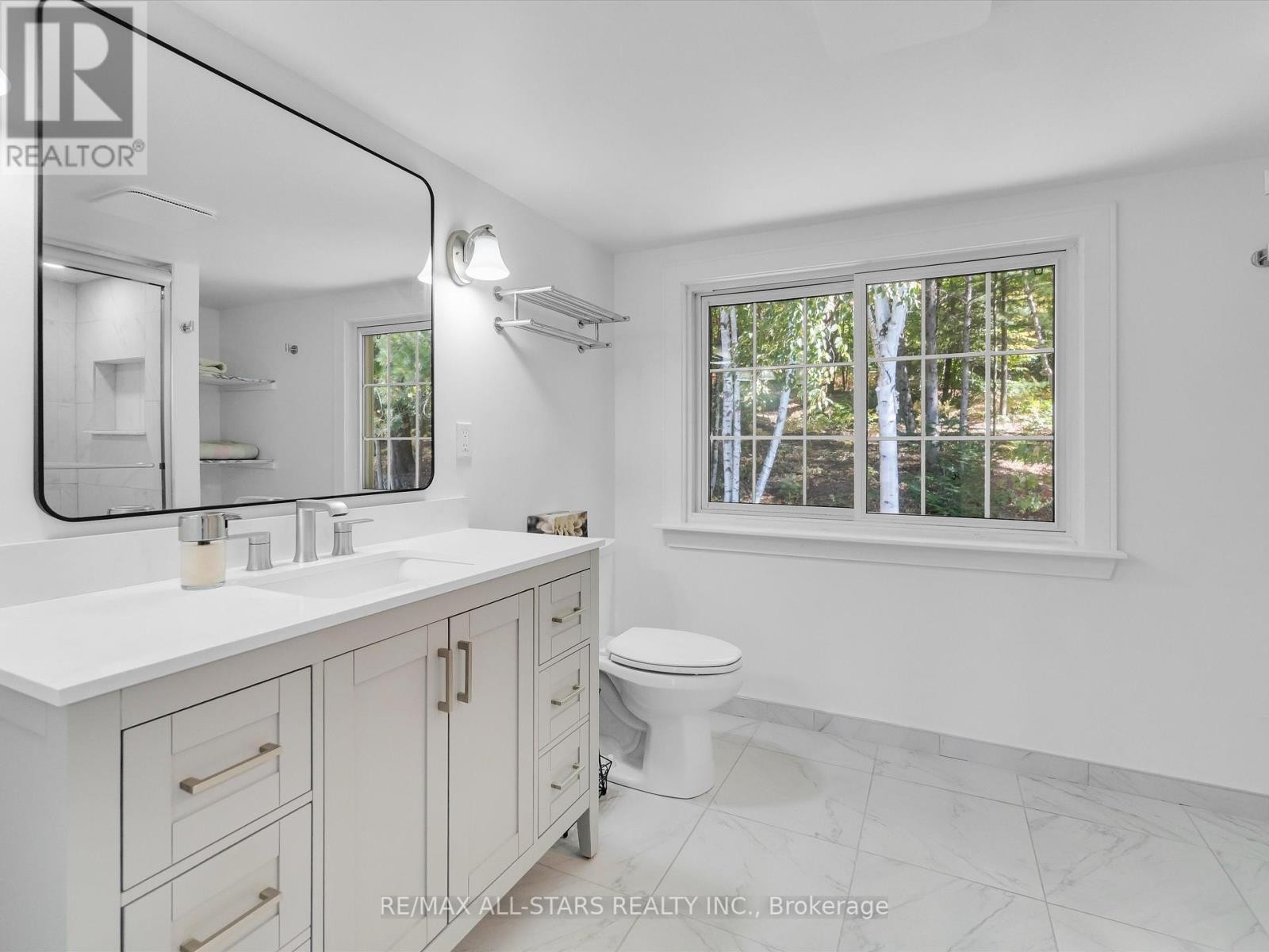 












1435 FALKENBURG ROAD

,
Muskoka Lakes (Monck (Muskoka Lakes)),




Ontario
P1L1X4

