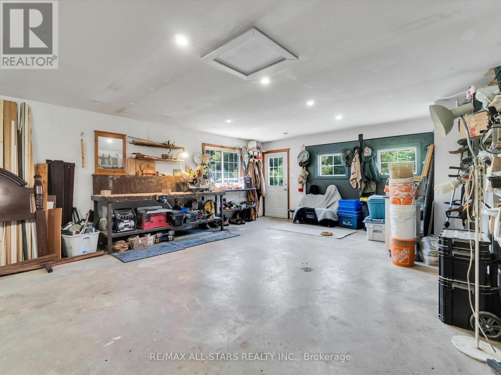 












1435 FALKENBURG ROAD

,
Muskoka Lakes (Monck (Muskoka Lakes)),




Ontario
P1L1X4

