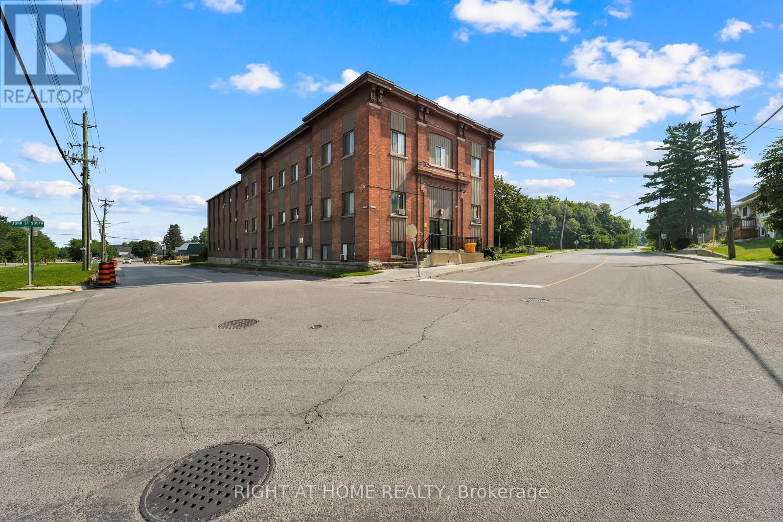 












17 - 6 JOHN STREET S

,
Arnprior,




Ontario
K7S2P9

