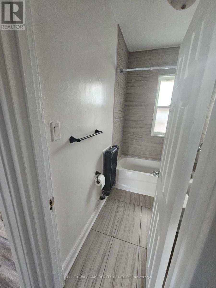 












5 - 991 MAIN STREET E

,
Hamilton (Crown Point),




Ontario
L8M1N3

