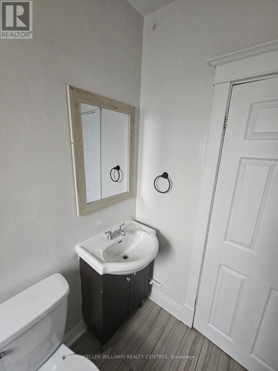 












5 - 991 MAIN STREET E

,
Hamilton (Crown Point),




Ontario
L8M1N3

