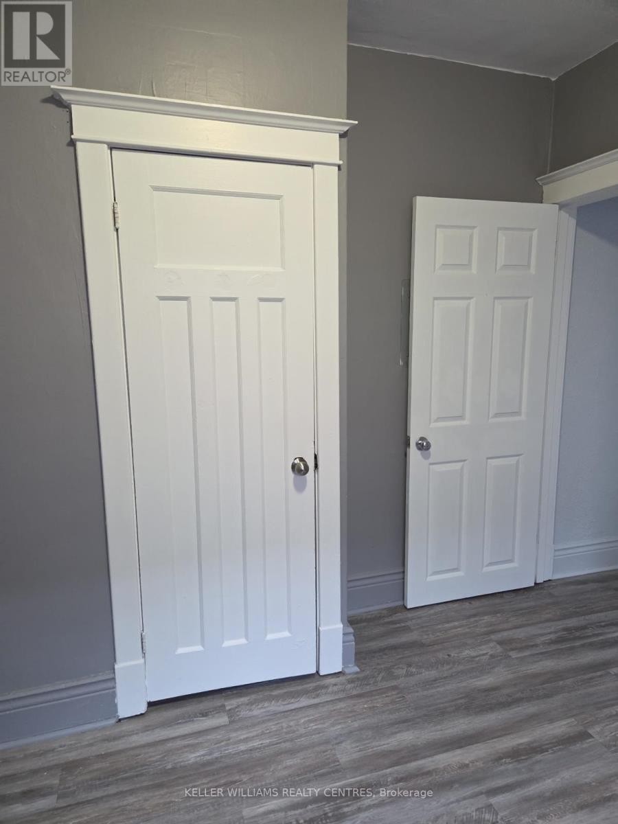 












5 - 991 MAIN STREET E

,
Hamilton (Crown Point),




Ontario
L8M1N3

