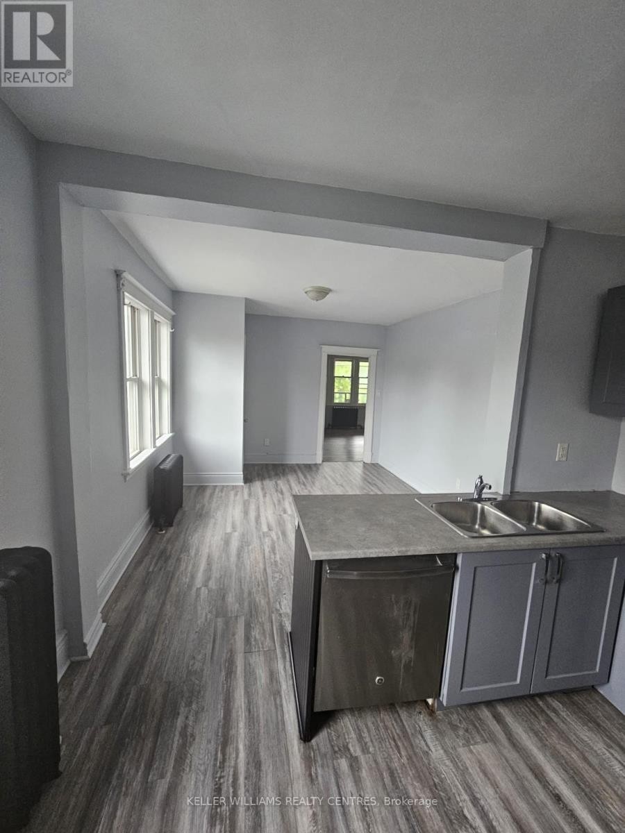 












5 - 991 MAIN STREET E

,
Hamilton (Crown Point),




Ontario
L8M1N3

