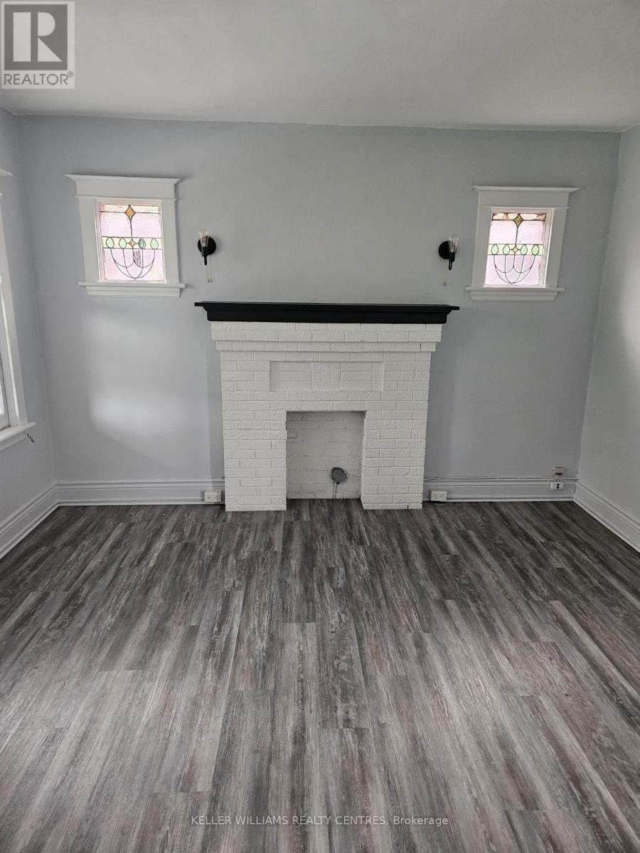 












5 - 991 MAIN STREET E

,
Hamilton (Crown Point),




Ontario
L8M1N3

