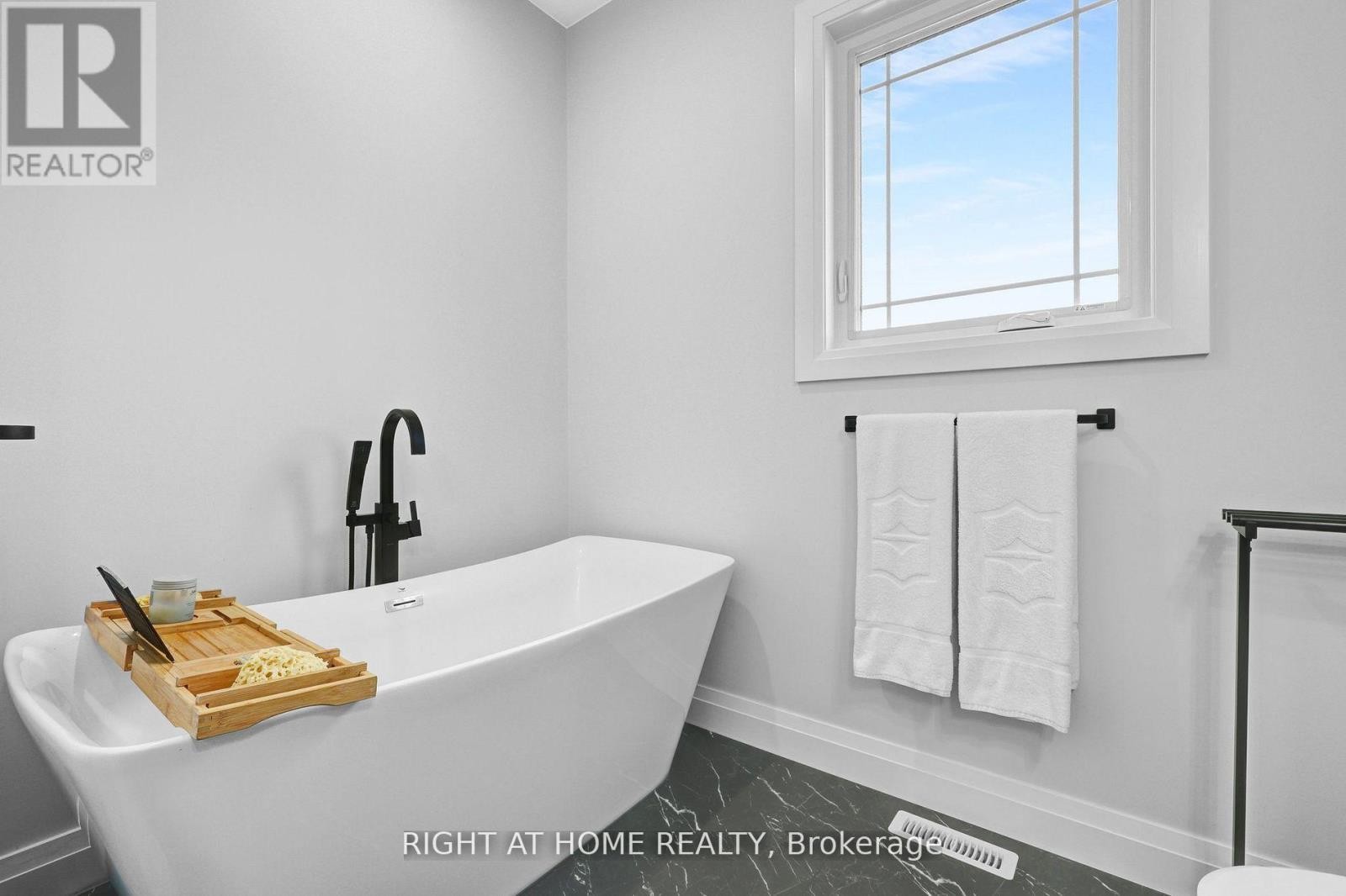 












18 AUGUST CRESCENT

,
Norwich (Otterville),




Ontario
N0J1R0

