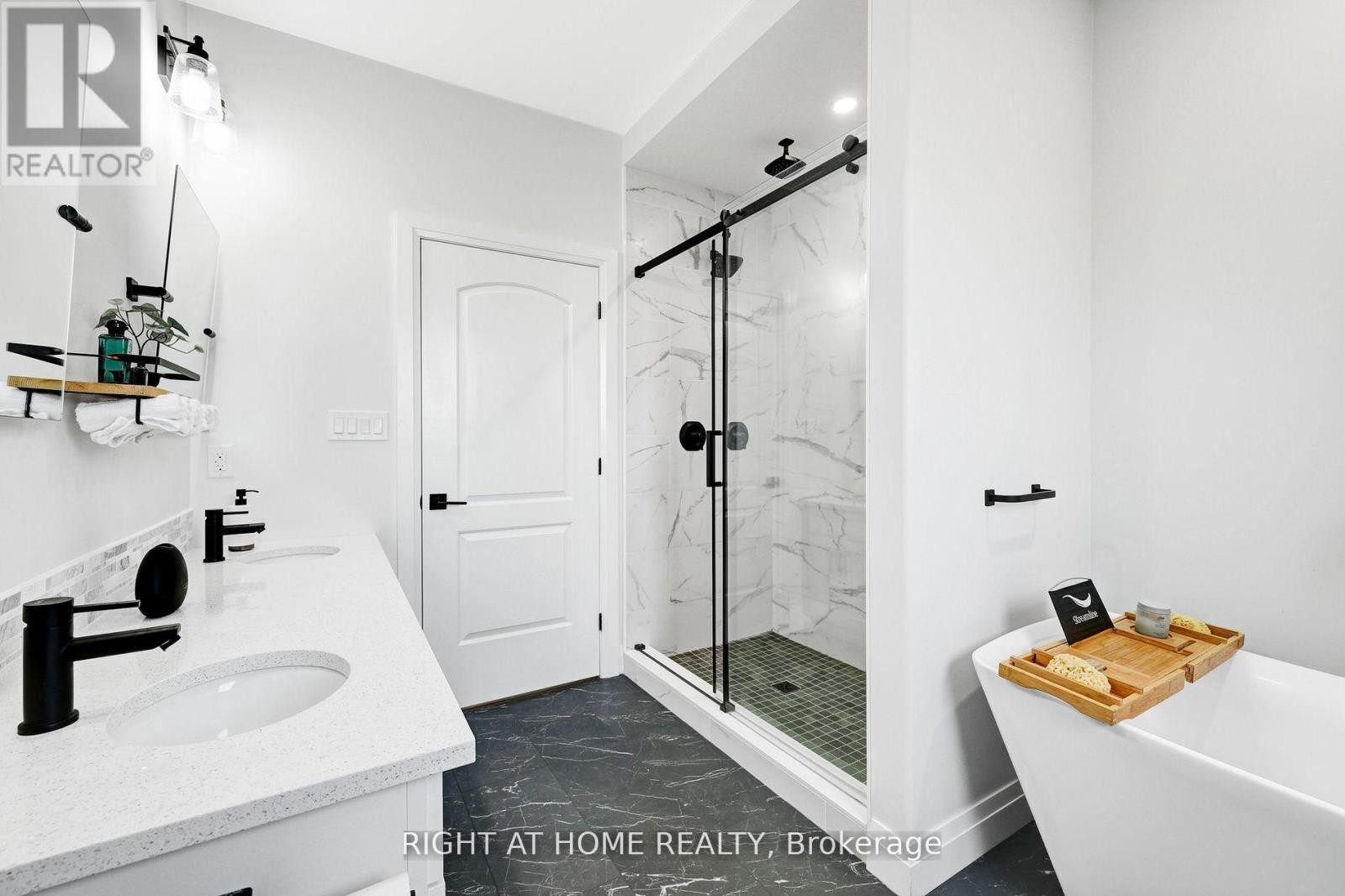 












18 AUGUST CRESCENT

,
Norwich (Otterville),




Ontario
N0J1R0

