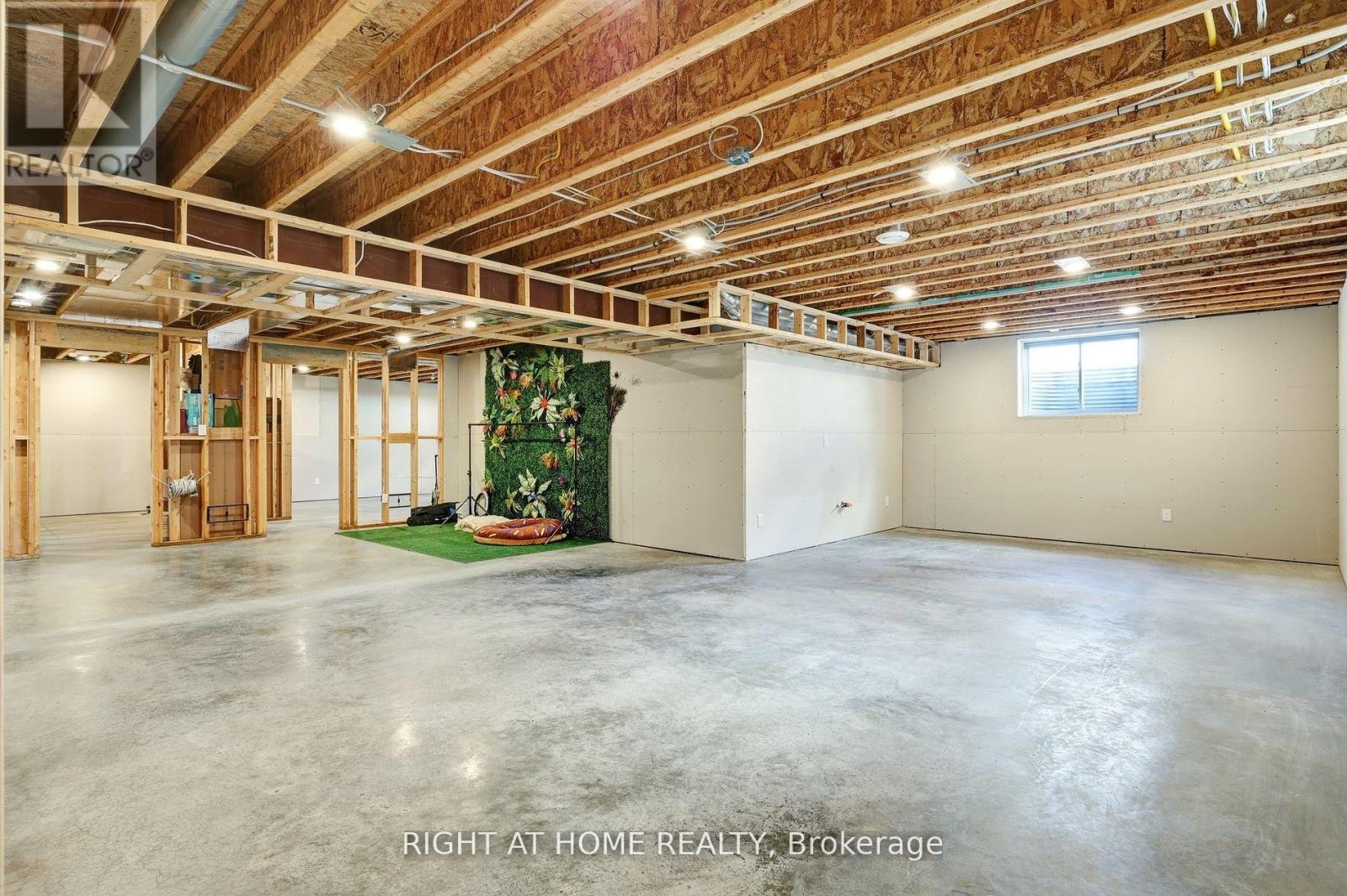 












18 AUGUST CRESCENT

,
Norwich (Otterville),




Ontario
N0J1R0

