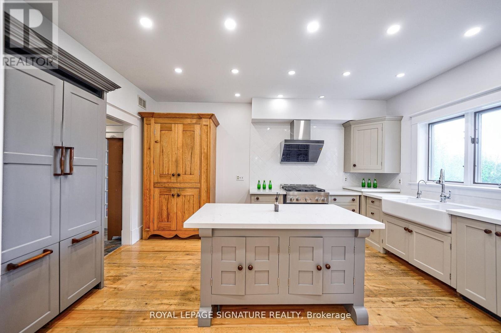 












424 8TH CONCESSION ROAD E

,
Hamilton,




Ontario
L0P1B0

