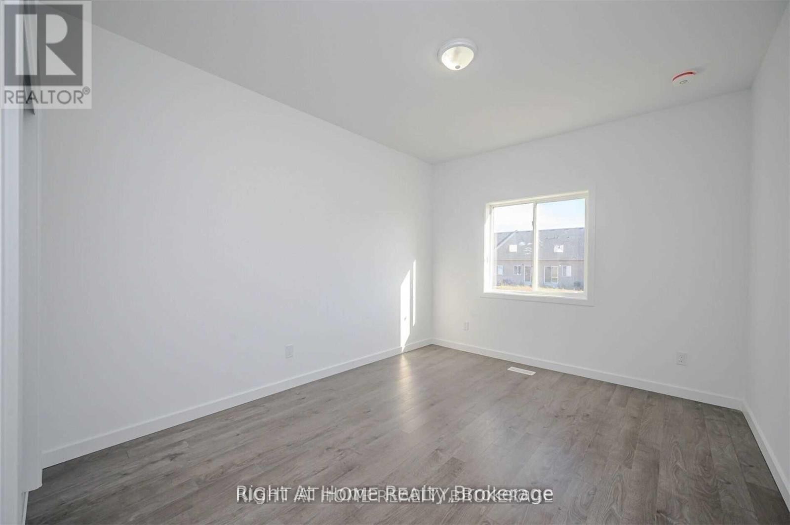 












400 ALBERTA STREET

,
Welland (Lincoln/Crowland),




Ontario
L3B2W3

