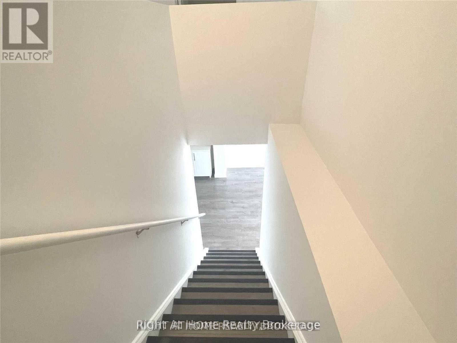 












400 ALBERTA STREET

,
Welland (Lincoln/Crowland),




Ontario
L3B2W3


