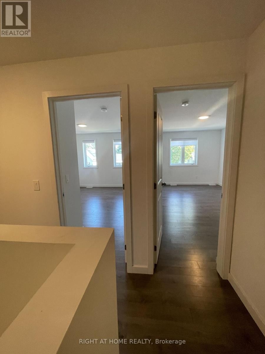 












400 ALBERTA STREET

,
Welland (Lincoln/Crowland),




Ontario
L3B0K5

