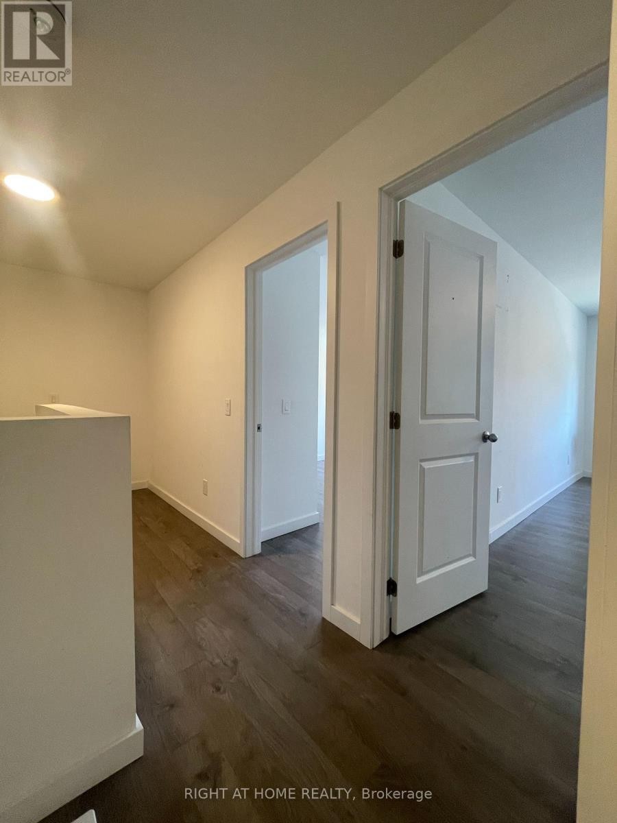 












400 ALBERTA STREET

,
Welland (Lincoln/Crowland),




Ontario
L3B0K5

