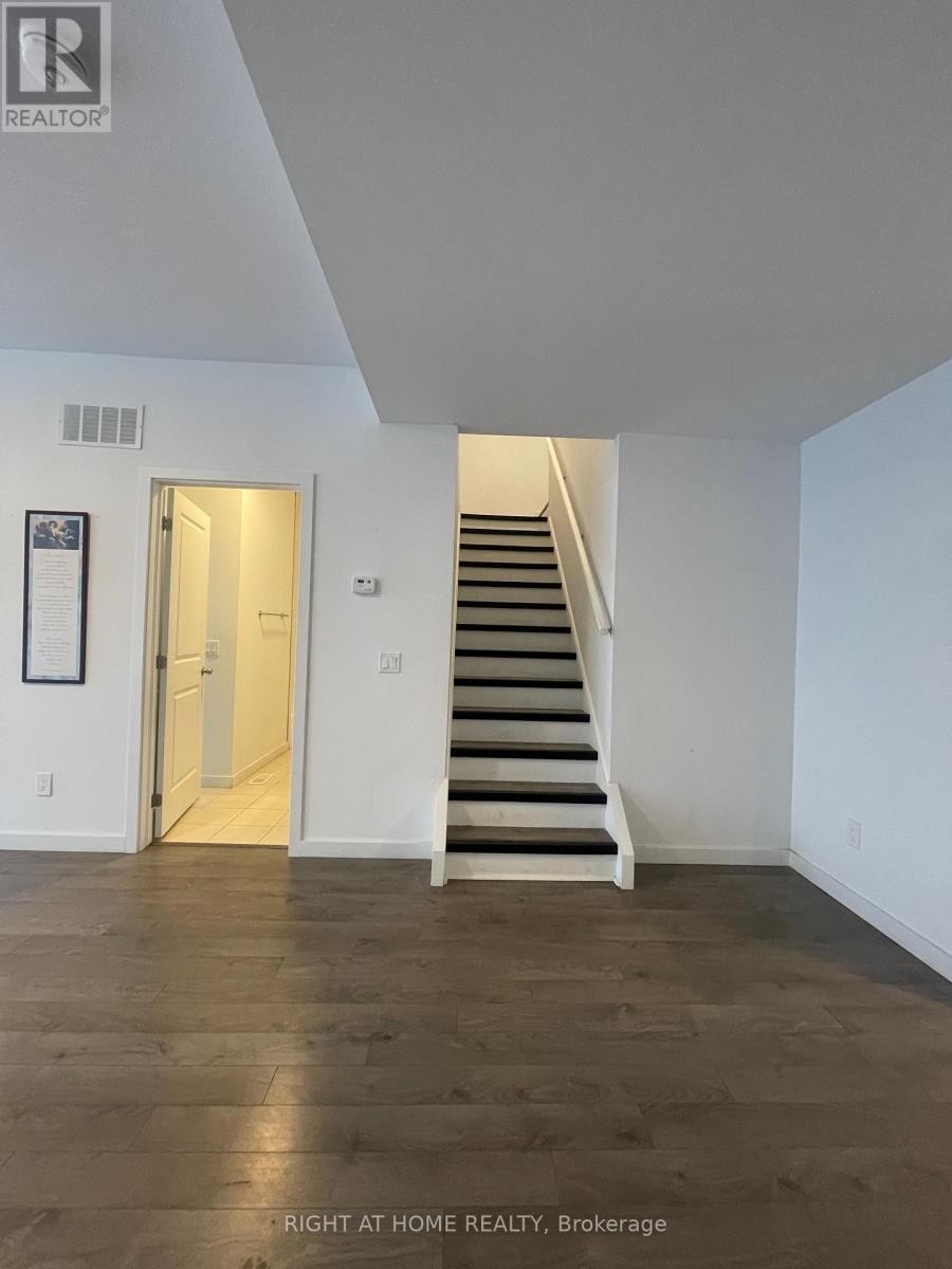 












400 ALBERTA STREET

,
Welland (Lincoln/Crowland),




Ontario
L3B0K5

