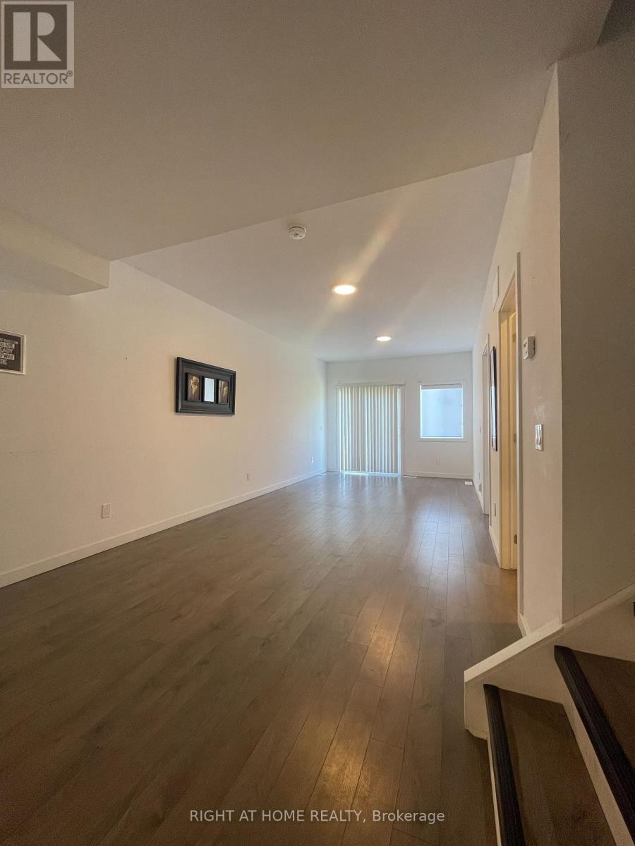 












400 ALBERTA STREET

,
Welland (Lincoln/Crowland),




Ontario
L3B0K5

