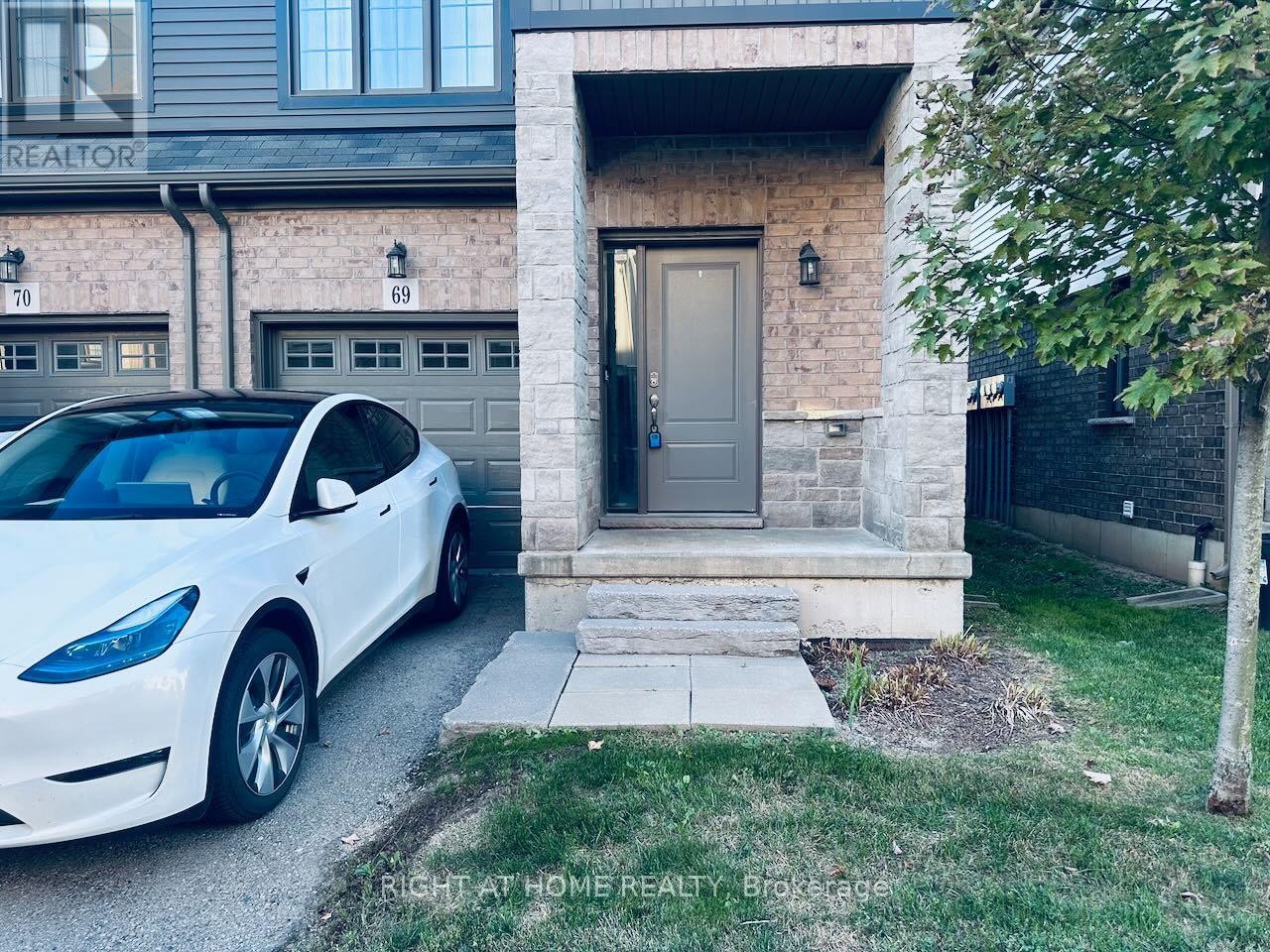 












69 - 377 GLANCASTER ROAD

,
Hamilton (Villages of Glancaster),




Ontario
L9G0G4

