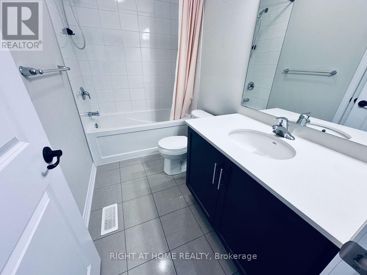 












69 - 377 GLANCASTER ROAD

,
Hamilton (Villages of Glancaster),




Ontario
L9G0G4

