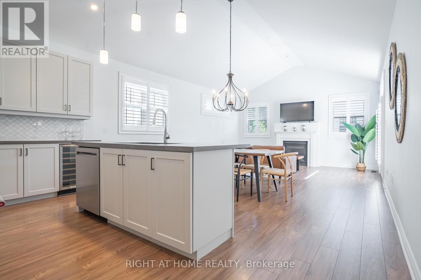 












9 ANNMARIE DRIVE

,
Niagara-on-the-Lake (Virgil),




Ontario
L0S1J0

