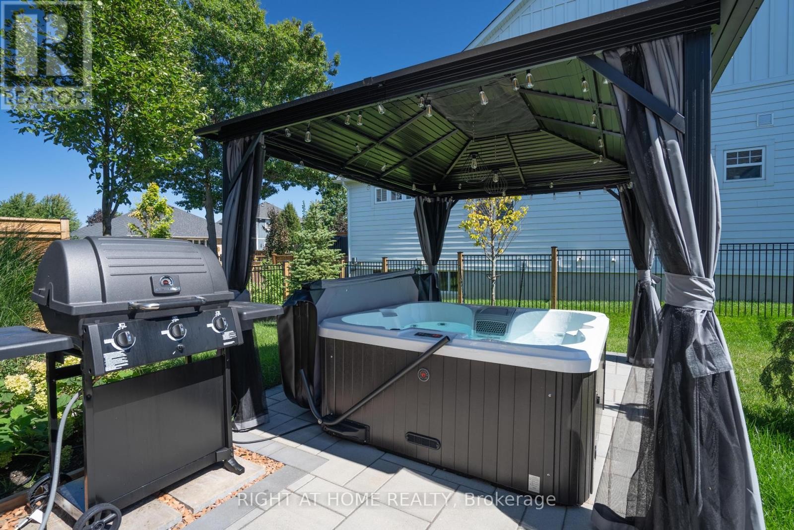 












9 ANNMARIE DRIVE

,
Niagara-on-the-Lake (Virgil),




Ontario
L0S1J0

