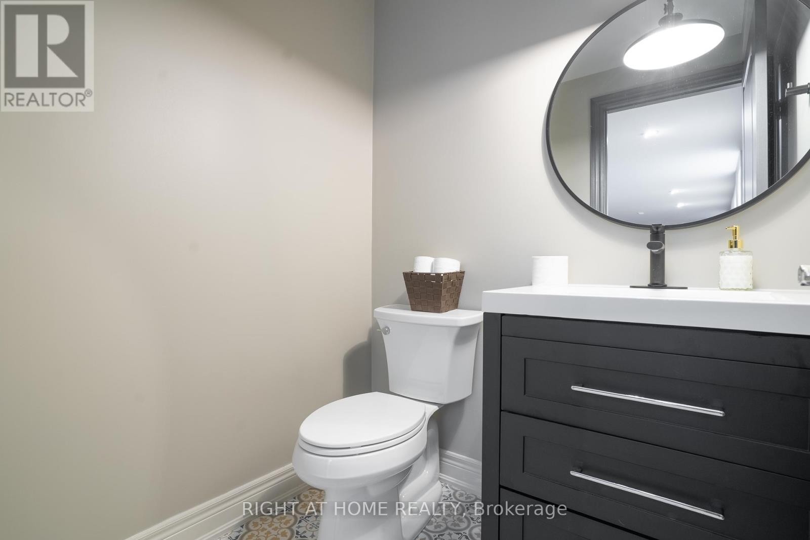 












9 ANNMARIE DRIVE

,
Niagara-on-the-Lake (Virgil),




Ontario
L0S1J0

