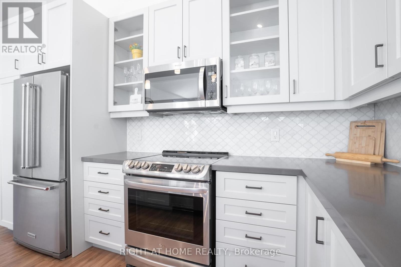 












9 ANNMARIE DRIVE

,
Niagara-on-the-Lake (Virgil),




Ontario
L0S1J0

