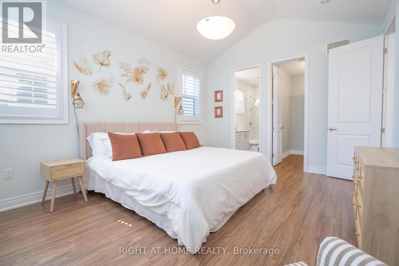 












9 ANNMARIE DRIVE

,
Niagara-on-the-Lake (Virgil),




Ontario
L0S1J0

