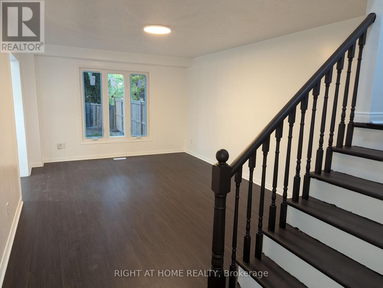












73 SKYVIEW DRIVE

,
Hamilton (Falkirk),




Ontario
L9B1X5

