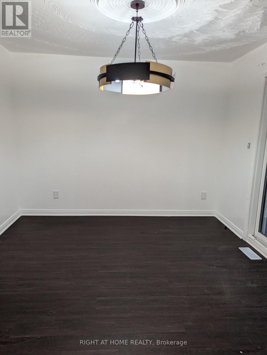 












73 SKYVIEW DRIVE

,
Hamilton (Falkirk),




Ontario
L9B1X5

