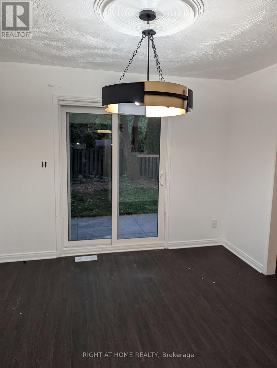 












73 SKYVIEW DRIVE

,
Hamilton (Falkirk),




Ontario
L9B1X5

