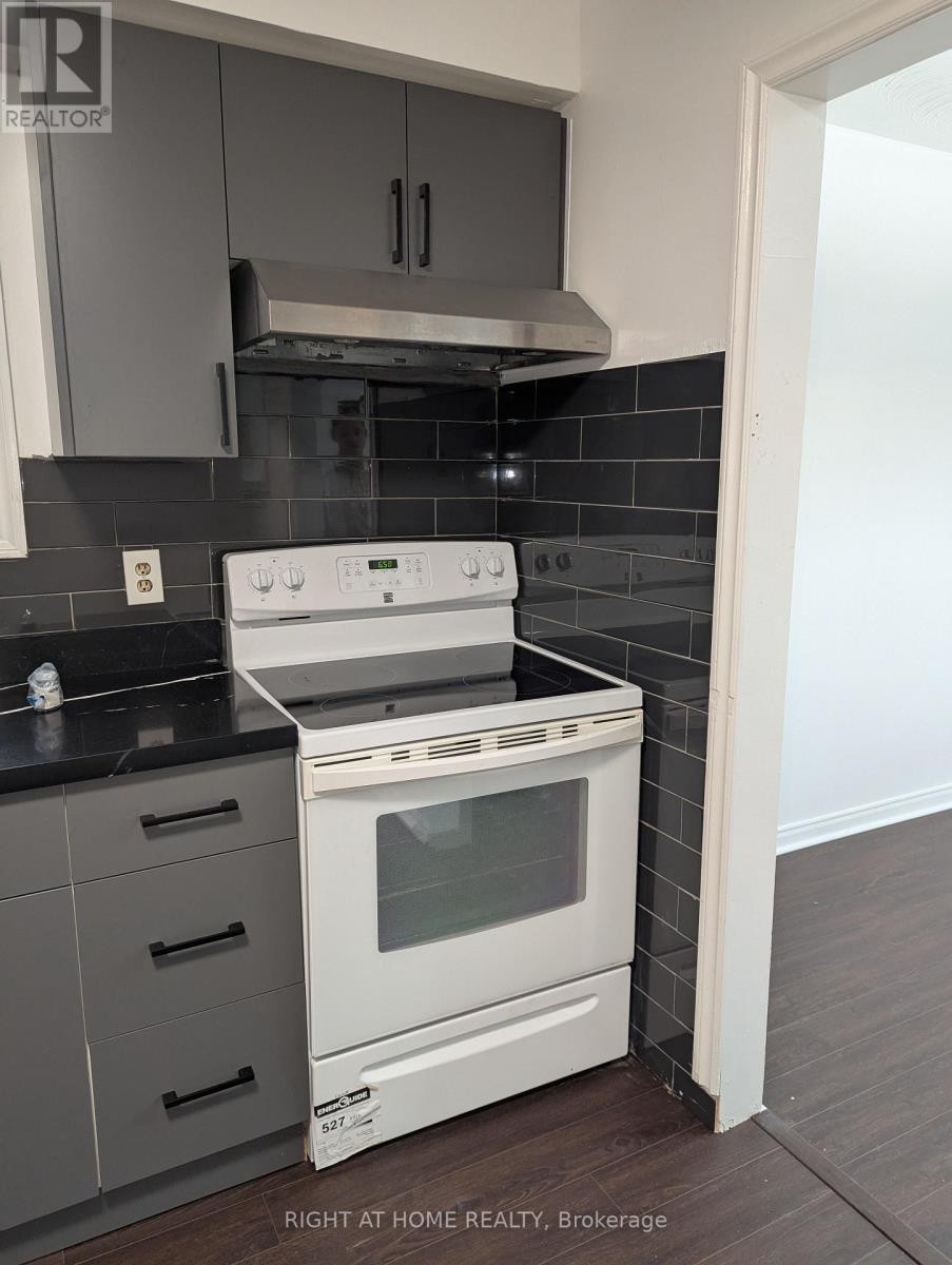 












73 SKYVIEW DRIVE

,
Hamilton (Falkirk),




Ontario
L9B1X5

