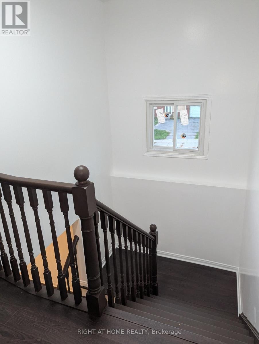 












73 SKYVIEW DRIVE

,
Hamilton (Falkirk),




Ontario
L9B1X5


