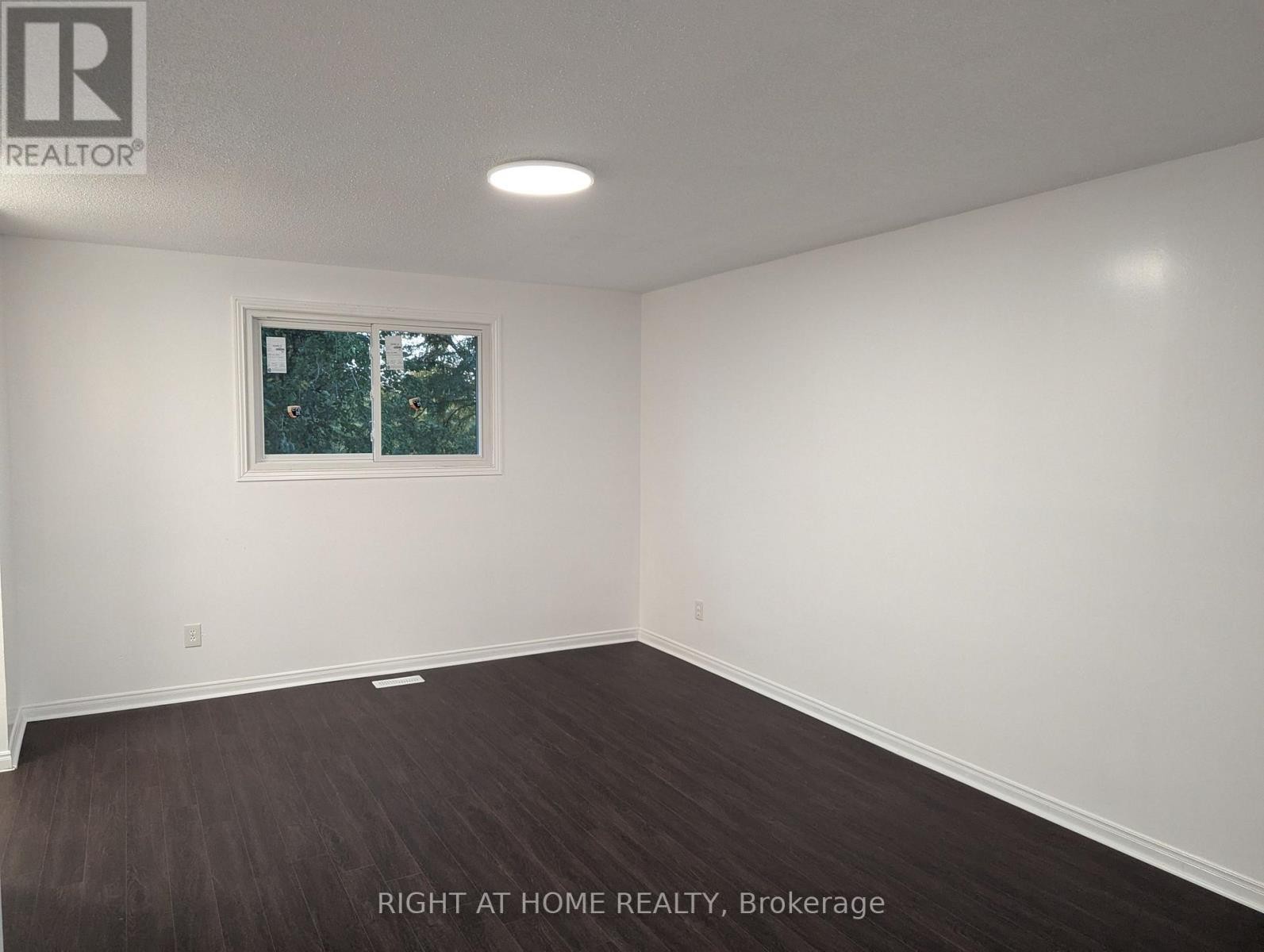 












73 SKYVIEW DRIVE

,
Hamilton (Falkirk),




Ontario
L9B1X5

