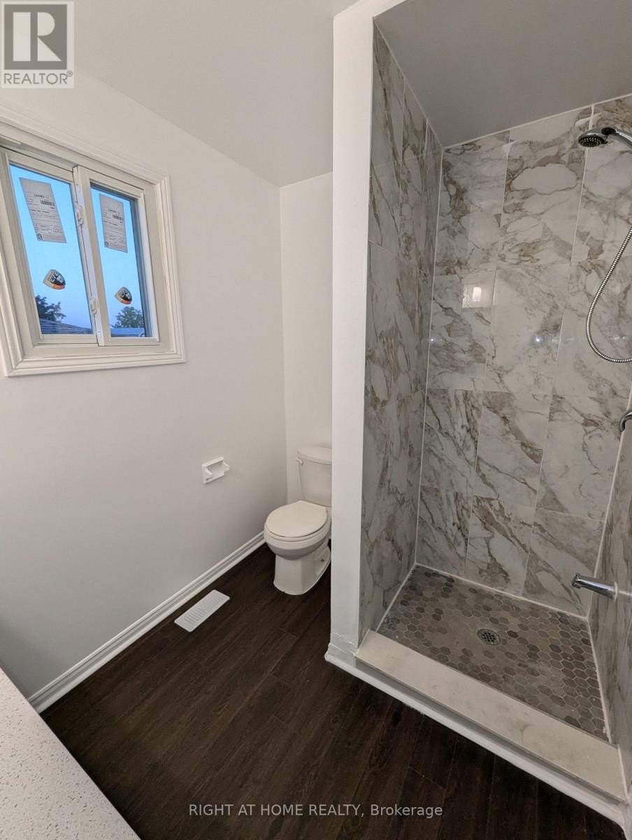 












73 SKYVIEW DRIVE

,
Hamilton (Falkirk),




Ontario
L9B1X5

