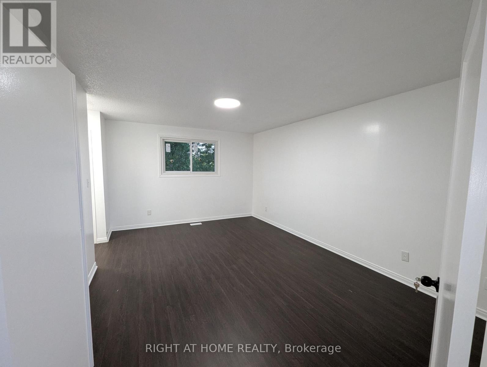 












73 SKYVIEW DRIVE

,
Hamilton (Falkirk),




Ontario
L9B1X5


