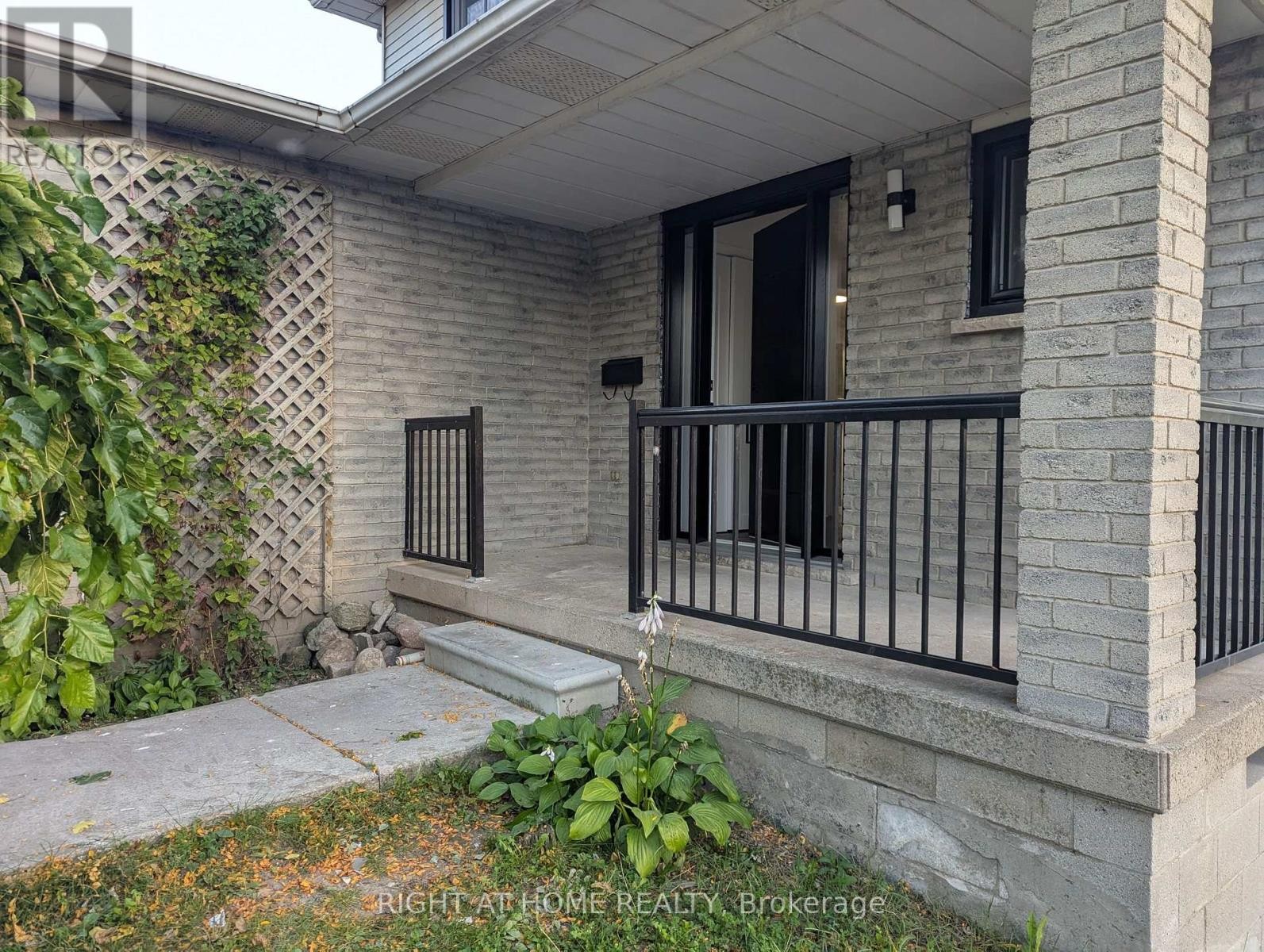 












73 SKYVIEW DRIVE

,
Hamilton (Falkirk),




Ontario
L9B1X5

