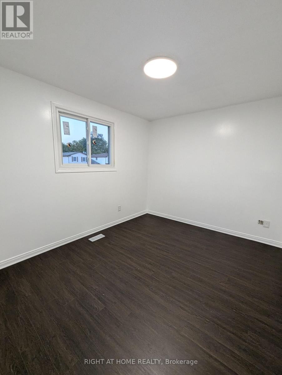 












73 SKYVIEW DRIVE

,
Hamilton (Falkirk),




Ontario
L9B1X5

