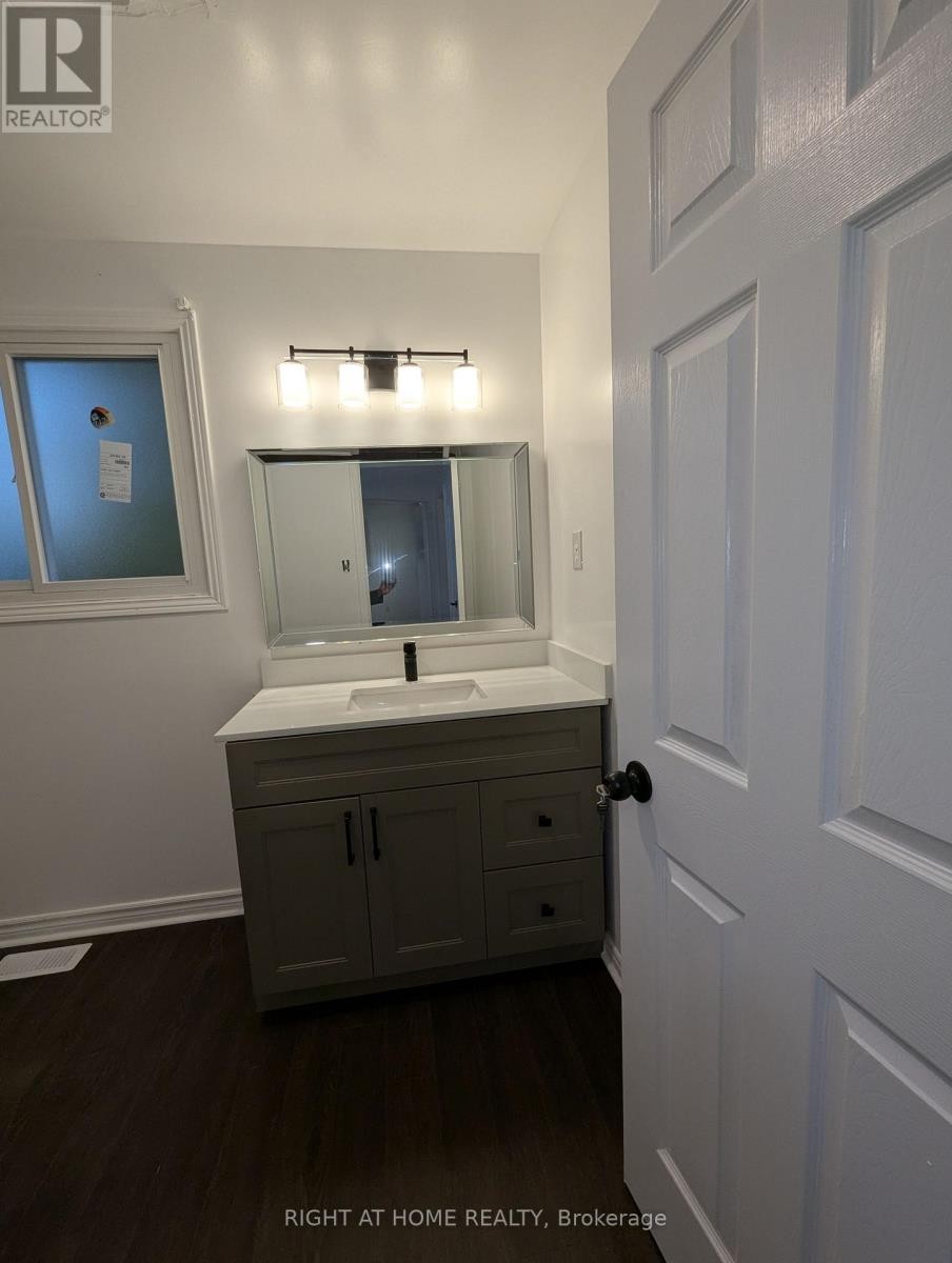 












73 SKYVIEW DRIVE

,
Hamilton (Falkirk),




Ontario
L9B1X5

