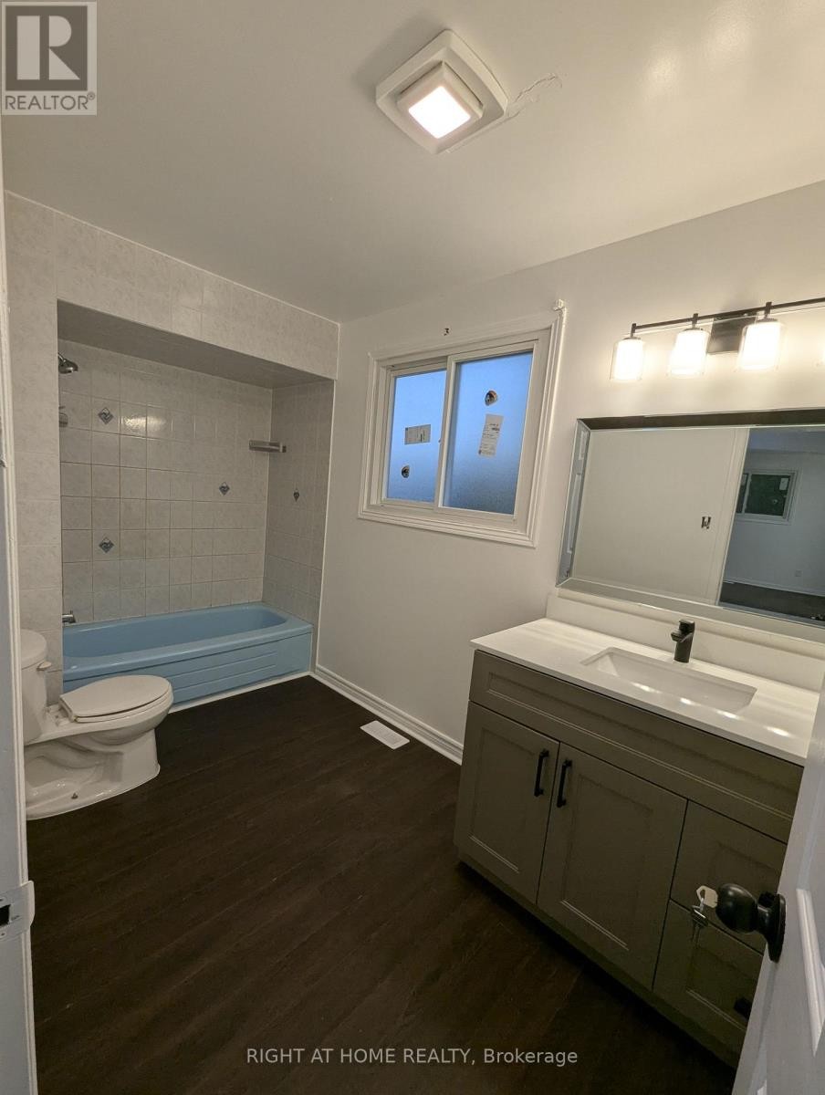 












73 SKYVIEW DRIVE

,
Hamilton (Falkirk),




Ontario
L9B1X5

