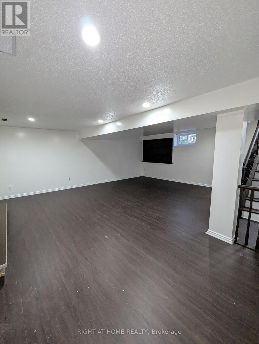 












73 SKYVIEW DRIVE

,
Hamilton (Falkirk),




Ontario
L9B1X5

