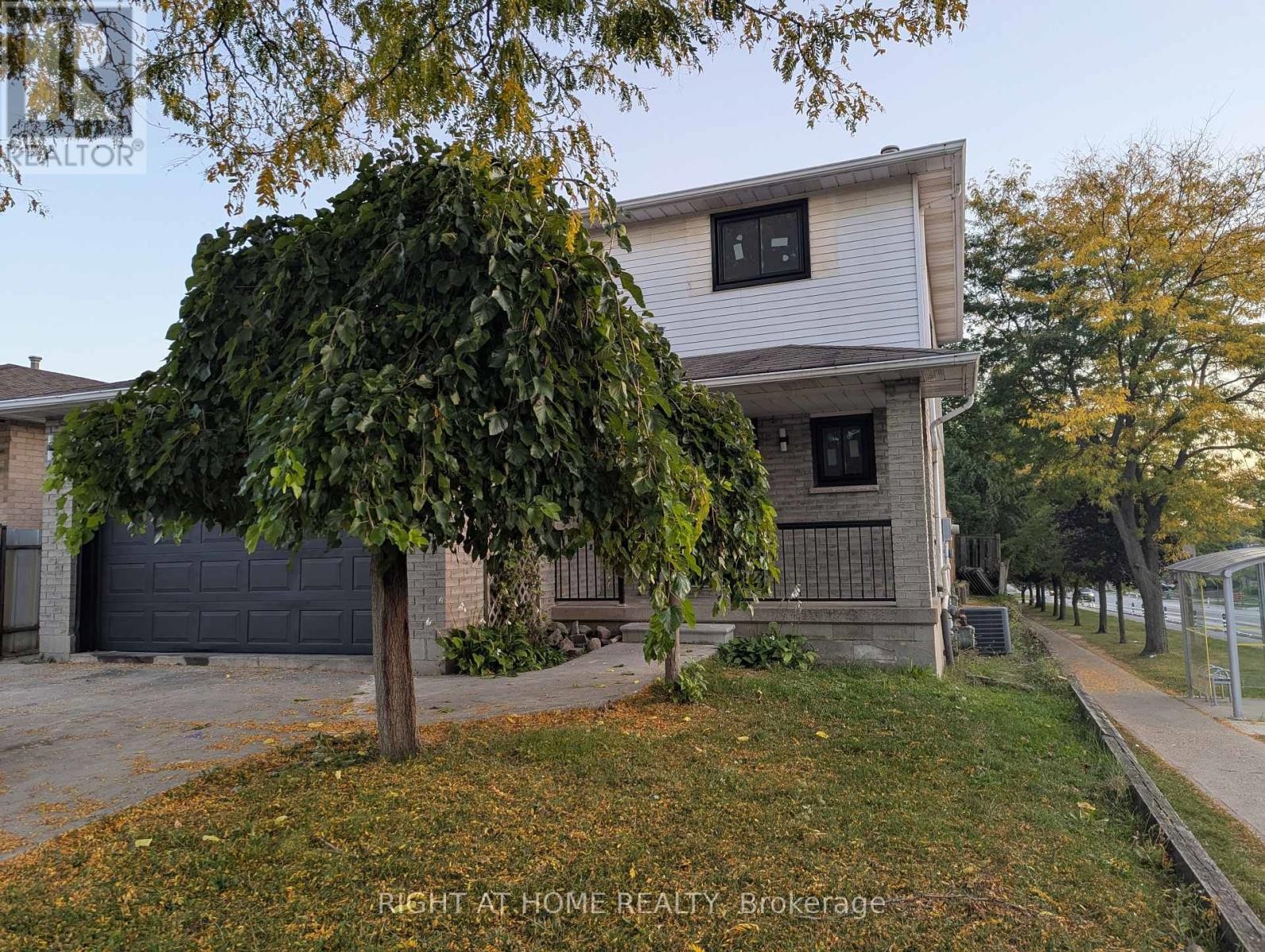 












73 SKYVIEW DRIVE

,
Hamilton (Falkirk),




Ontario
L9B1X5

