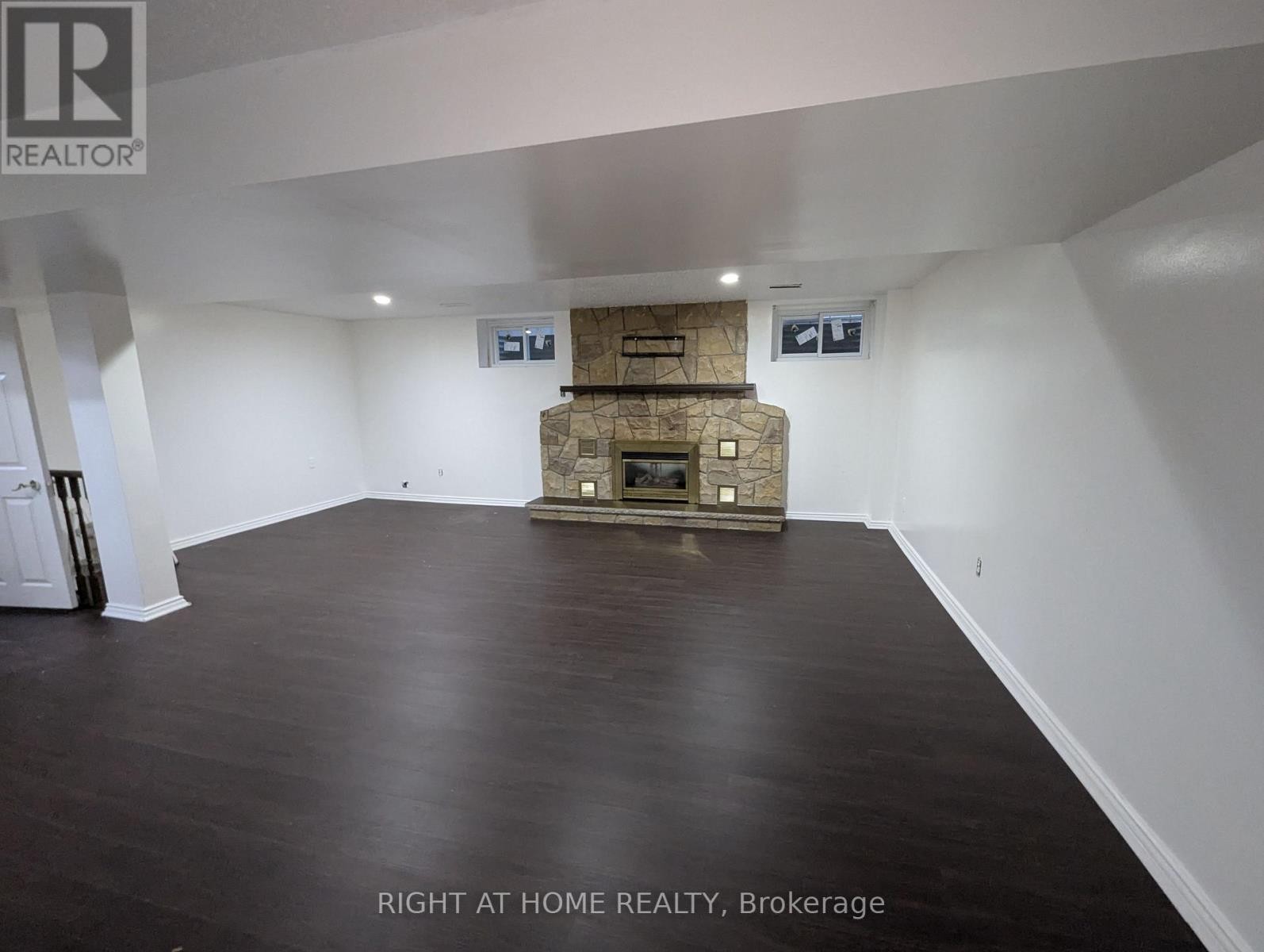 












73 SKYVIEW DRIVE

,
Hamilton (Falkirk),




Ontario
L9B1X5

