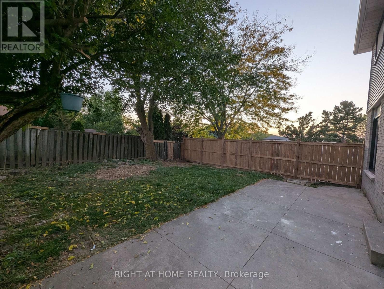 












73 SKYVIEW DRIVE

,
Hamilton (Falkirk),




Ontario
L9B1X5

