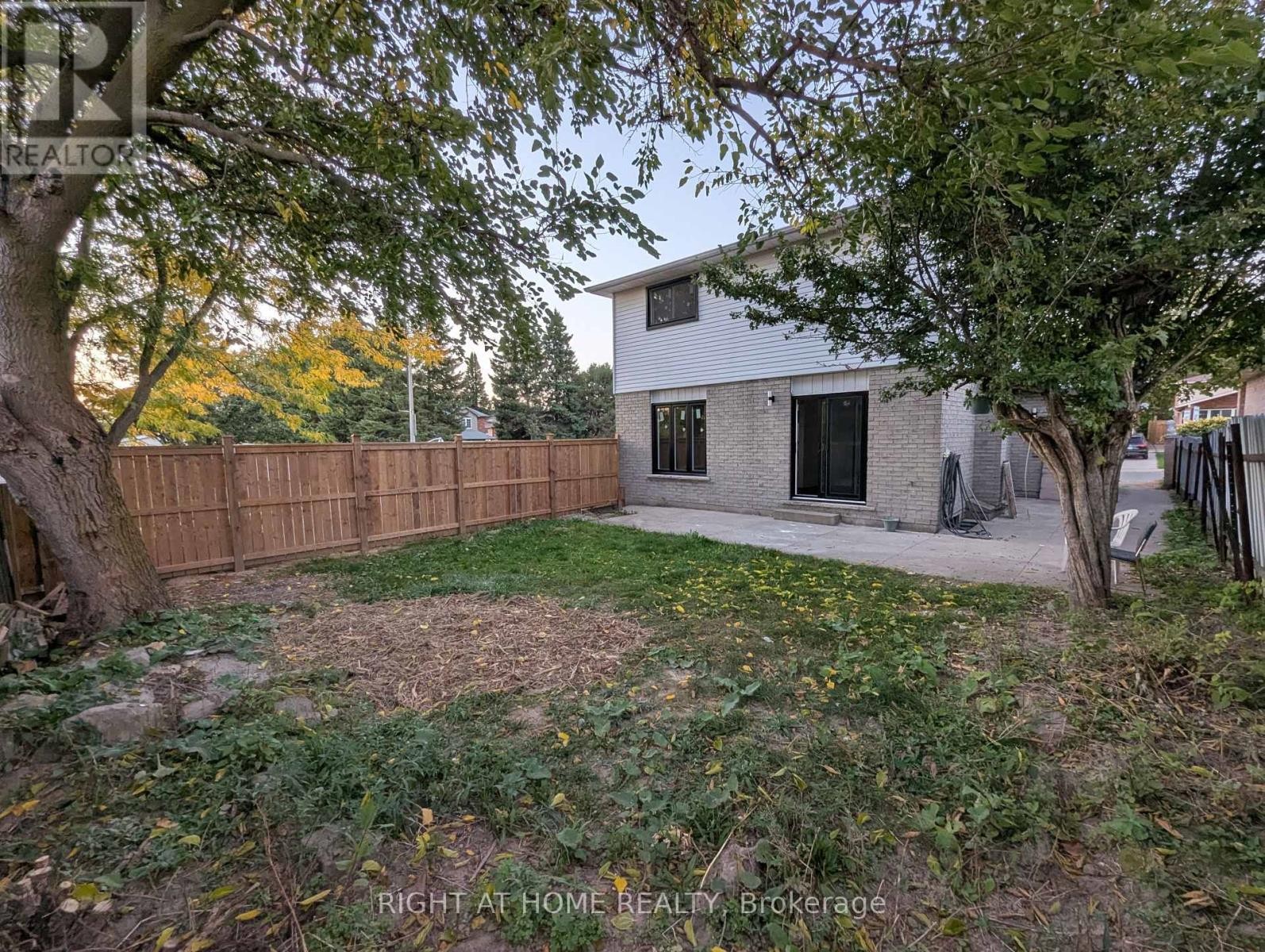 












73 SKYVIEW DRIVE

,
Hamilton (Falkirk),




Ontario
L9B1X5


