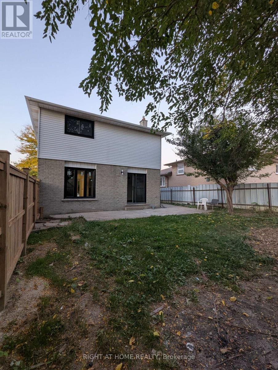 












73 SKYVIEW DRIVE

,
Hamilton (Falkirk),




Ontario
L9B1X5

