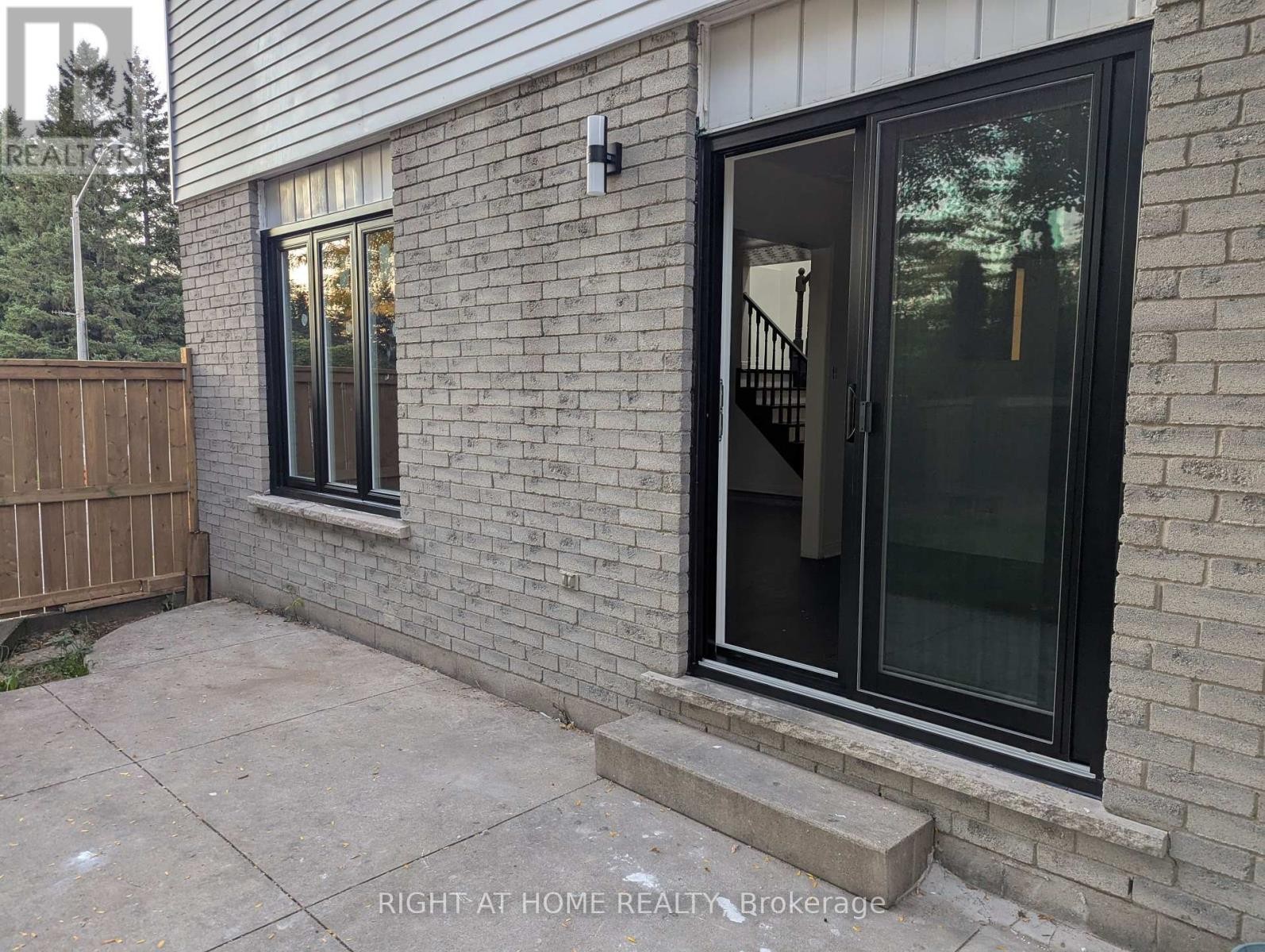 












73 SKYVIEW DRIVE

,
Hamilton (Falkirk),




Ontario
L9B1X5

