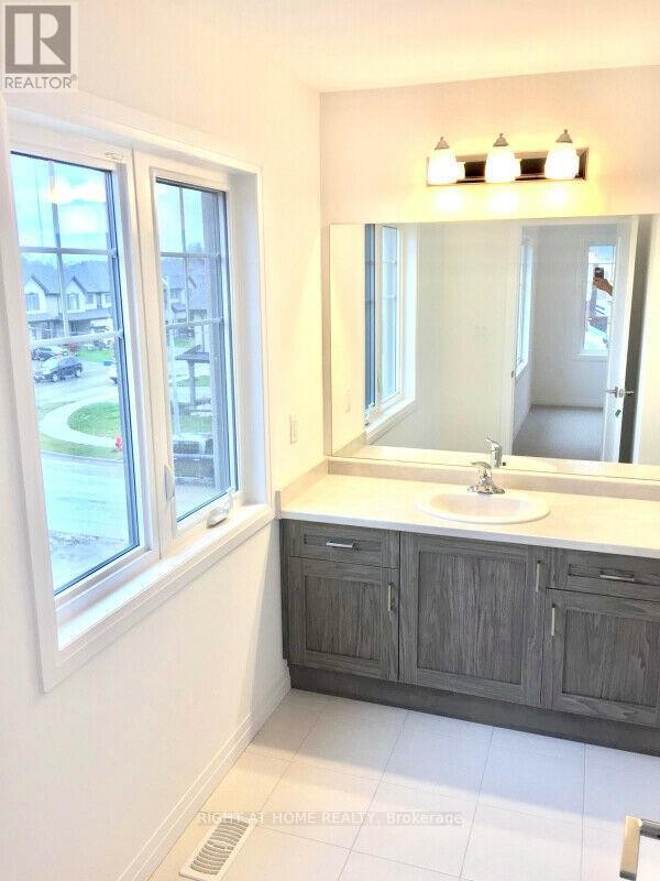 












42 FARLEY LANE

,
Hamilton (Meadowlands),




Ontario
L9G3K9

