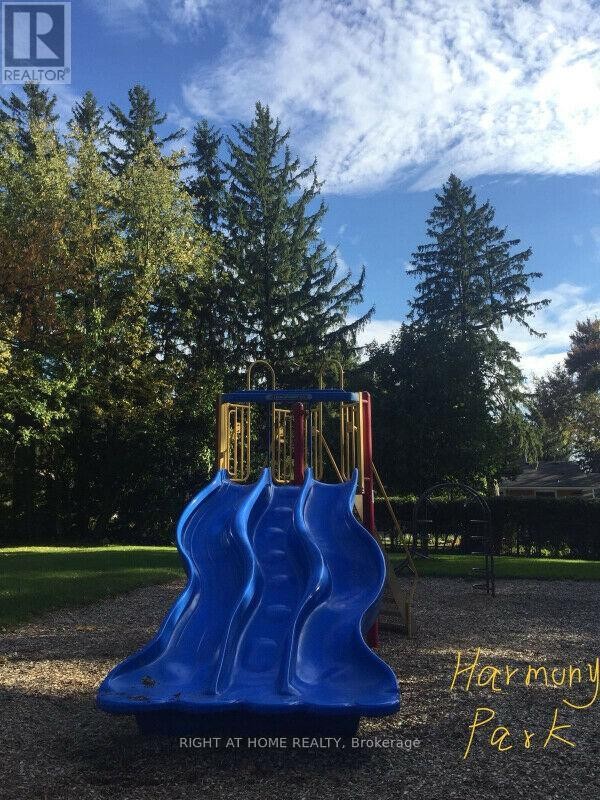 












42 FARLEY LANE

,
Hamilton (Meadowlands),




Ontario
L9G3K9

