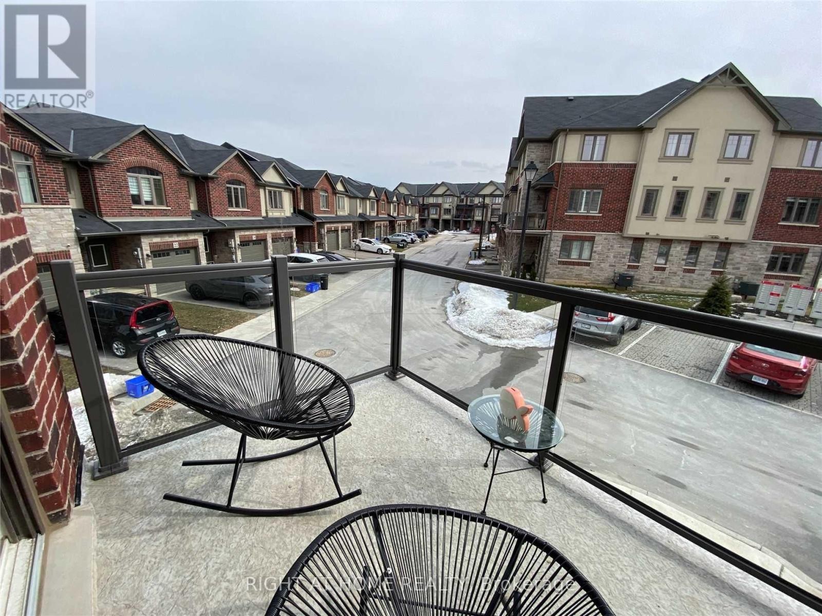 












42 FARLEY LANE

,
Hamilton (Meadowlands),




Ontario
L9G3K9

